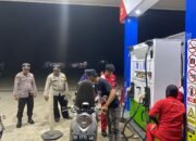Bhabinkamtibmas Polsek Ma’rang Gelar Patroli Dialogis di SPBU Laikang, Sampaikan Pesan Kamtibmas kepada Warga