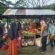 Bhabinkamtibmas Desa Bulu Tellue Amankan Pasar Tradisional Langkaca, Pedagang dan Pengunjung Diimbau Waspada Pencurian
