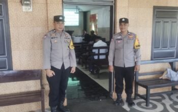 Personel Polsek Ma’rang Hadir Beri Rasa Aman, Pengamanan Ibadah Minggu di Gereja Mappatuo Berjalan Aman dan Kondusif