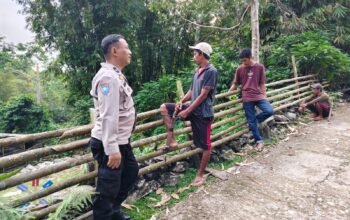 Bhabinkamtibmas Desa Tompo Bulu Sambangi Warga, Ajak Jaga Kamtibmas dan Kerukunan Bermasyarakat