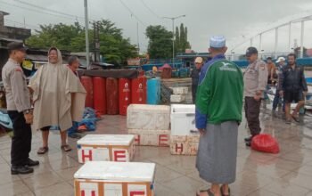 Patroli Dialogis Polsek Pangkajene Pererat Kedekatan Polisi dan Masyarakat di Pasar Sentral Pangkajene