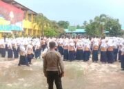 Personel Polsek Pangkajene Patroli dan Beri Imbauan Kamtibmas kepada Siswa Usai Ujian Akhir