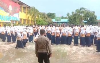 Personel Polsek Pangkajene Patroli dan Beri Imbauan Kamtibmas kepada Siswa Usai Ujian Akhir