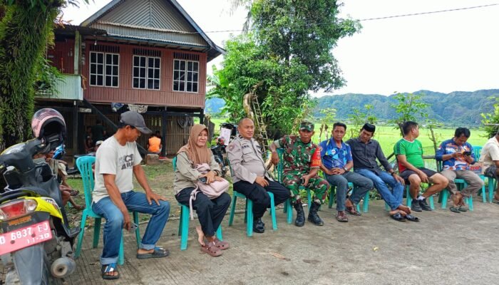 Wujud empati Bhabinkamtibmas Bontoa melayat ke kediaman warga yang berduka