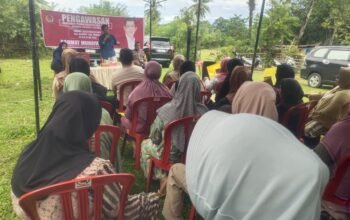 Bhabinkamtibmas Hadiri Giat Pengawasan anggaran pendapatan dan belanja Daerah provinsi oleh Anggota DPRD Provinsi Sulsel di Desa Binaannya.