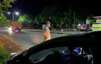 Polsek Mandalle Gelar Patroli Malam, Ciptakan Rasa Aman Warga