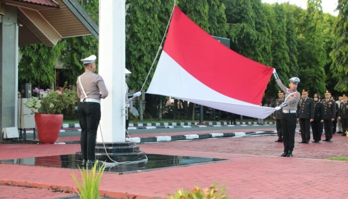 Peringati Harkitnas ke-118, Polda Sulsel Gelar Upacara Pengibaran Bendera Merah Putih