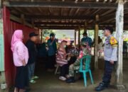 Peduli Kesehatan Warga, Bhabinkamtibmas Alesipitto Hadiri Pemeriksaan Gratis dari Puskesmas