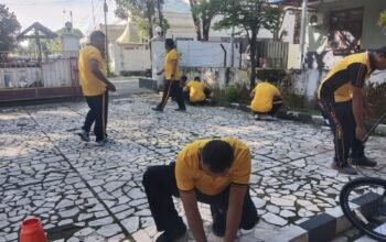 Polsek Pangkajene Tingkatkan Kepedulian Lingkungan Melalui Kerja Bakti Bersama