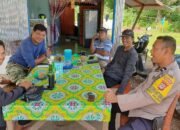 Bhabinkamtibmas Kelurahan Kassi Sambangi Warga di Warkop, Pererat Silaturahmi dan Sampaikan Pesan Kamtibmas.