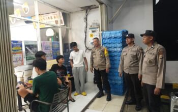 Tingkatkan Keamanan Wilayah, Piket Penjagaan Regu 1 Polsek Balocci Laksanakan Patroli Dialogis Malam Hari.