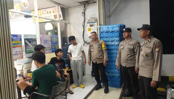 Tingkatkan Keamanan Wilayah, Piket Penjagaan Regu 1 Polsek Balocci Laksanakan Patroli Dialogis Malam Hari.