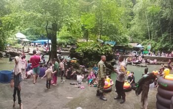 Bhabinkamtibmas dan Babinsa Pantau Keamanan Wisata Leang Londrong
