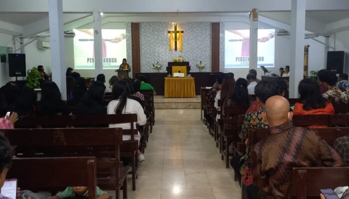 Bhabinkamtibmas Polsek Pangkajene Pantau Ibadah Rutin Mingguan Jemaat GKSS Klasis Mapatuwo Pangkajene