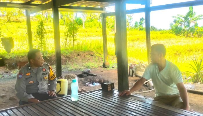 Bhabinkamtibmas Polsek Ma’rang Aktif Sambangi Warga, Ajak Jaga Kamtibmas Tetap Kondusif