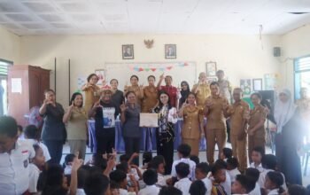 Bunda Literasi Sikka Kunjungi SDN Wailiti, Gaungkan Wisata Literasi dan Sains