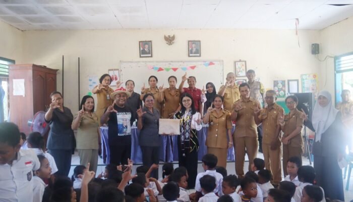 Bunda Literasi Sikka Kunjungi SDN Wailiti, Gaungkan Wisata Literasi dan Sains
