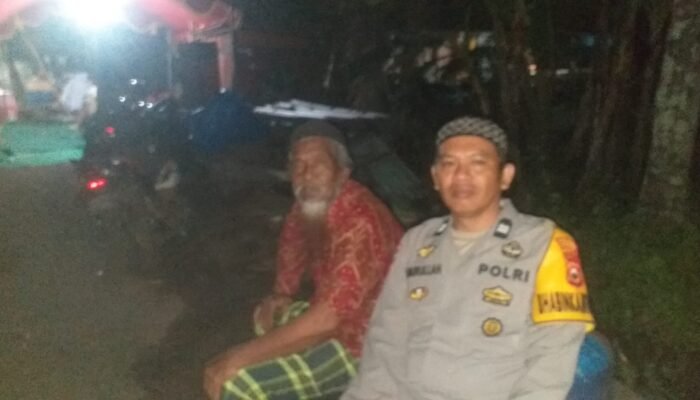 Kawal Pesta Pernikahan, Bhabinkamtibmas Polsek Pangkajene Hadir di Bonto Perak