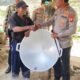 Kapolres Pangkep Sambangi Petani Gula Aren Cair di Balocci, Apresiasi Inovasi Konversi Nira Aren Menjadi Produk Bernilai Ekonomi