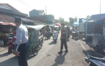 Sinergi Polsek Pangkajene dan Dishub Urai Kemacetan di Jalan Jambu Pasar Sentral Pangkep
