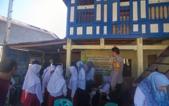 Bhabinkamtibmas Pangkajene Kawal Cek Kesehatan Gratis di Posyandu Teratai Indah
