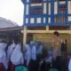 Bhabinkamtibmas Pangkajene Kawal Cek Kesehatan Gratis di Posyandu Teratai Indah