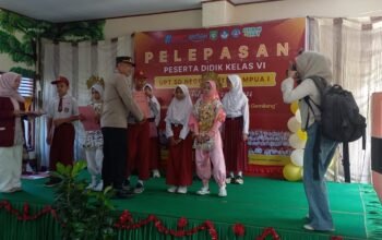 Sinergi Polri – Sekolah, Wakapolsek Pangkajene Hadiri Pelepasan Siswa Kelas VI SDN 18 Tumampua I