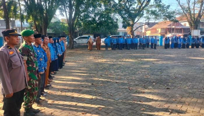 Wakapolsek Ma’rang Hadiri Upacara Peringatan Hari Keluarga Nasional di Kecamatan Ma’rang