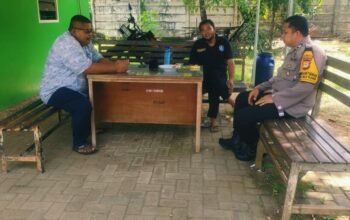 Sambang Siang ke Kampung Sambau, Bhabinkamtibmas Ma’rang Ajak Warga Jaga Kamtibmas