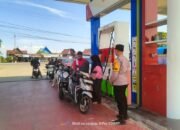 Bhabinkamtibmas Kelurahan Talaka Berikan Himbauan Kamtibmas kepada Karyawan dan Konsumen SPBU Laikang