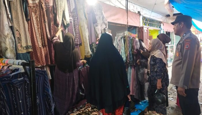 Ps. Kanit Binmas Polsek Ma’rang Patroli dan Sambang Pasar Tradisional Bonto-Bonto
