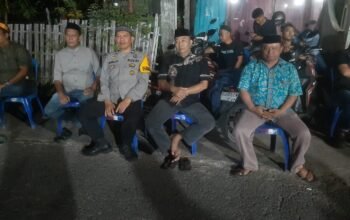 Bhabinkamtibmas dan Waka Polsek Pangkajene Hadiri Takziah, Perkuat Silaturahmi dengan Warga Bonto Perak