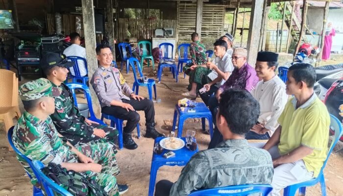 Amankan Hajatan Pengislaman Anak Kades Malaka, Bhabinkamtibmas dan Babinsa Turun Langsung