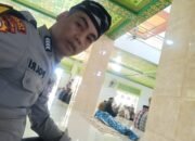 Wujud Empati, Bhabinkamtibmas Polsek Pangkajene Melayat dan Antar Jenazah Warga ke Pemakaman