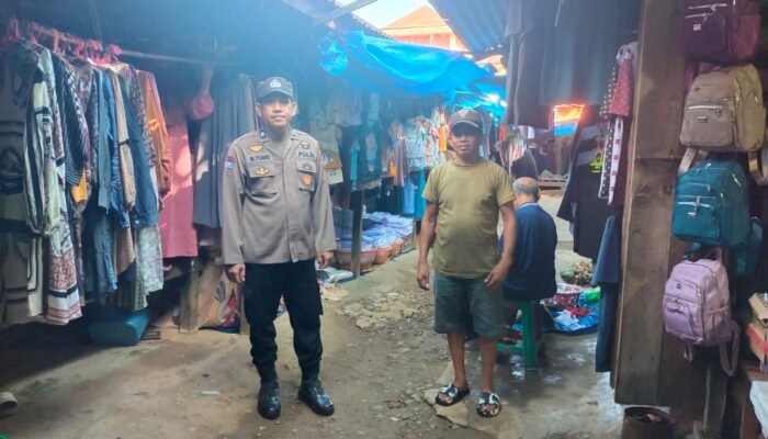 Cegah Gangguan Kamtibmas, Ps. Kanit Binmas Polsek Ma’rang Intensifkan Patroli dan Sambang di Pasar Tradisional Bonto-Bonto
