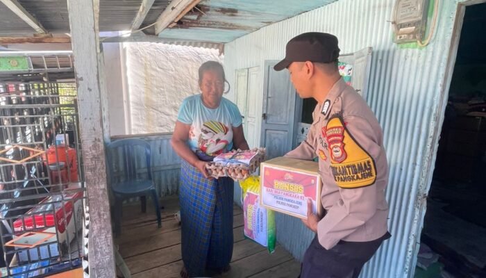 Polri untuk Masyarakat, HUT Bhayangkara ke-80: Polsek Pangkajene Salurkan Bantuan Sosial kepada Warga Kurang Mampu