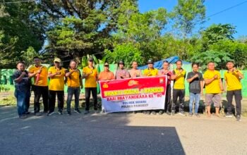 Semangat Gotong Royong Sambut HUT Bhayangkara ke-80, Polsek Segeri Bersama Forkopimcam Gelar Bakti Sosial di TPU Tanjonge