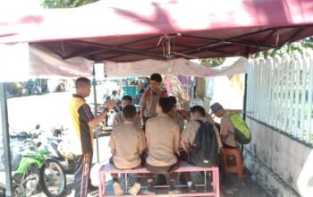 Ps Kanit Samapta Polsek Pangkajene Gelar Patroli Dialogis, Himbau Siswa Hindari Bolos Sekolah