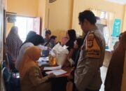 Amankan Distribusi Bantuan Pangan, Bhabinkamtibmas Monitor Penyaluran di Kantor Kel. Tekolabbua