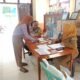 Bhabinkamtibmas Kalabbirang hadir dalam panyaluran bantuan pangan pemerintah