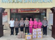Kapolres Pangkep Bersama Ketua Bhayangkari Cabang Pangkep Salurkan Bansos Sambut HUT Bhayangkara ke-80