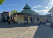 Sambut HUT Bhayangkara ke-80, Personel Polres Pangkep Gelar Bakti Sosial Pembersihan Masjid