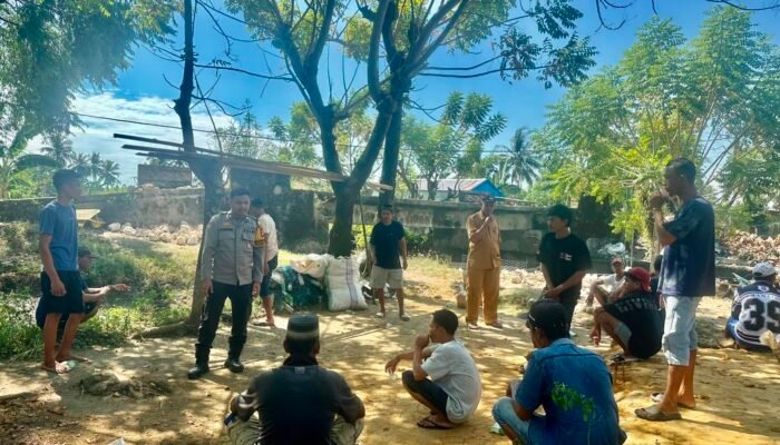 Sambang Dialogis di Bawasalo, Bhabinkamtibmas Polsek Ma’rang Perkuat Silaturahmi dan Jaga Kamtibmas Tetap Kondusif