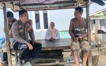 Bhabinkamtibmas dan Lurah Pabundukang Edukasi Warga Soal Bahaya Miras Ballo