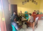 Untuk Menjalin Silaturahmi Dengan Kepala Desa, Bhabinkamtibmas Sambangi Kantor Desa Binaan