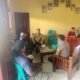 Untuk Menjalin Silaturahmi Dengan Kepala Desa, Bhabinkamtibmas Sambangi Kantor Desa Binaan