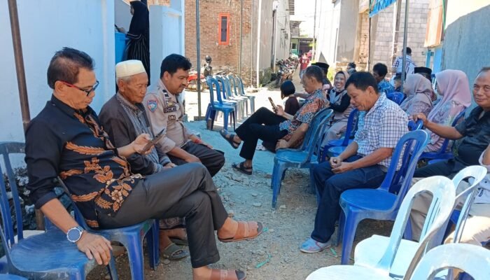 Bhabinkamtibmas Mappasaile Sambangi Warga dan Hadiri Acara Lamaran, Sampaikan Pesan Kamtibmas