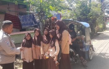 Bhabinkamtibmas Polsek Ma’rang Rutin Patroli dan Sambang di SMP Negeri 1 Ma’rang, Tanamkan Kesadaran Kamtibmas kepada Siswa Baru