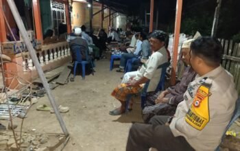 Bhabinkamtibmas Polsek Pangkajene Hadiri Takziyah Warga Binaan, Sampaikan Pesan Kamtibmas dan Pererat Silaturahmi