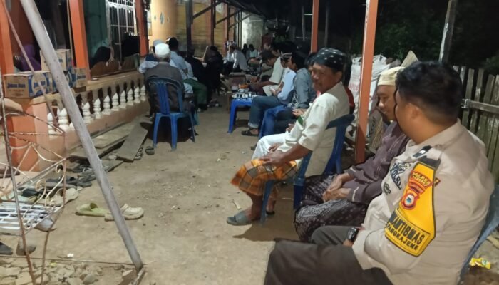 Bhabinkamtibmas Polsek Pangkajene Hadiri Takziyah Warga Binaan, Sampaikan Pesan Kamtibmas dan Pererat Silaturahmi